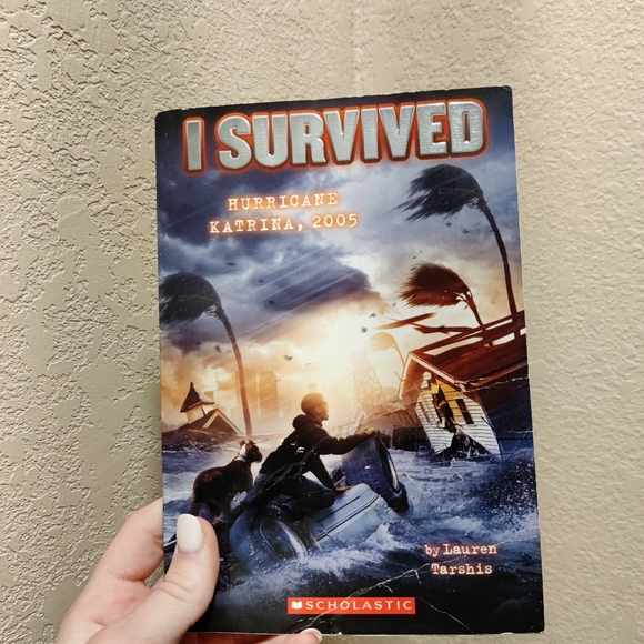 Books - Picture 3 of 6